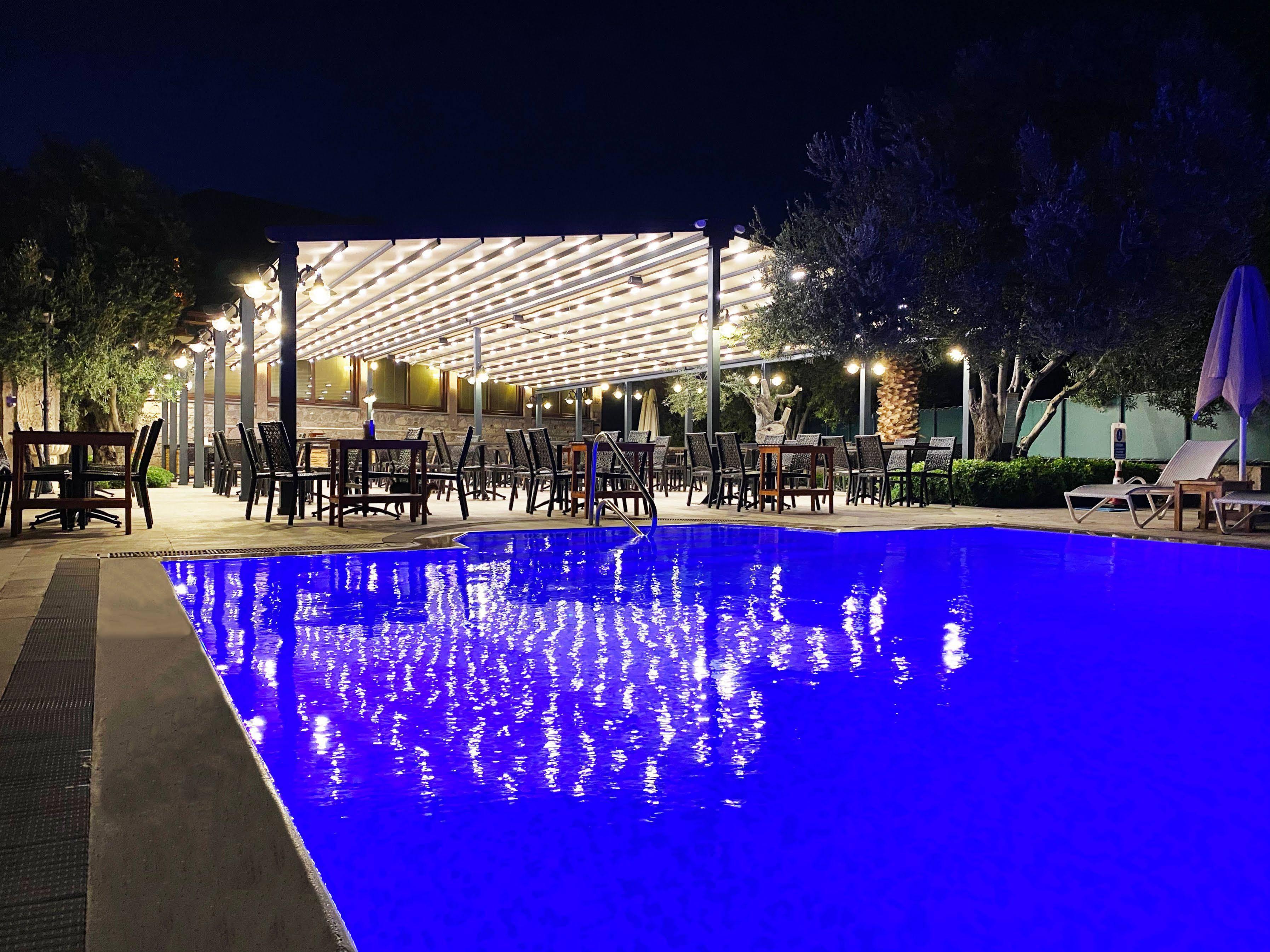Assos Park Hotel Bagian luar foto