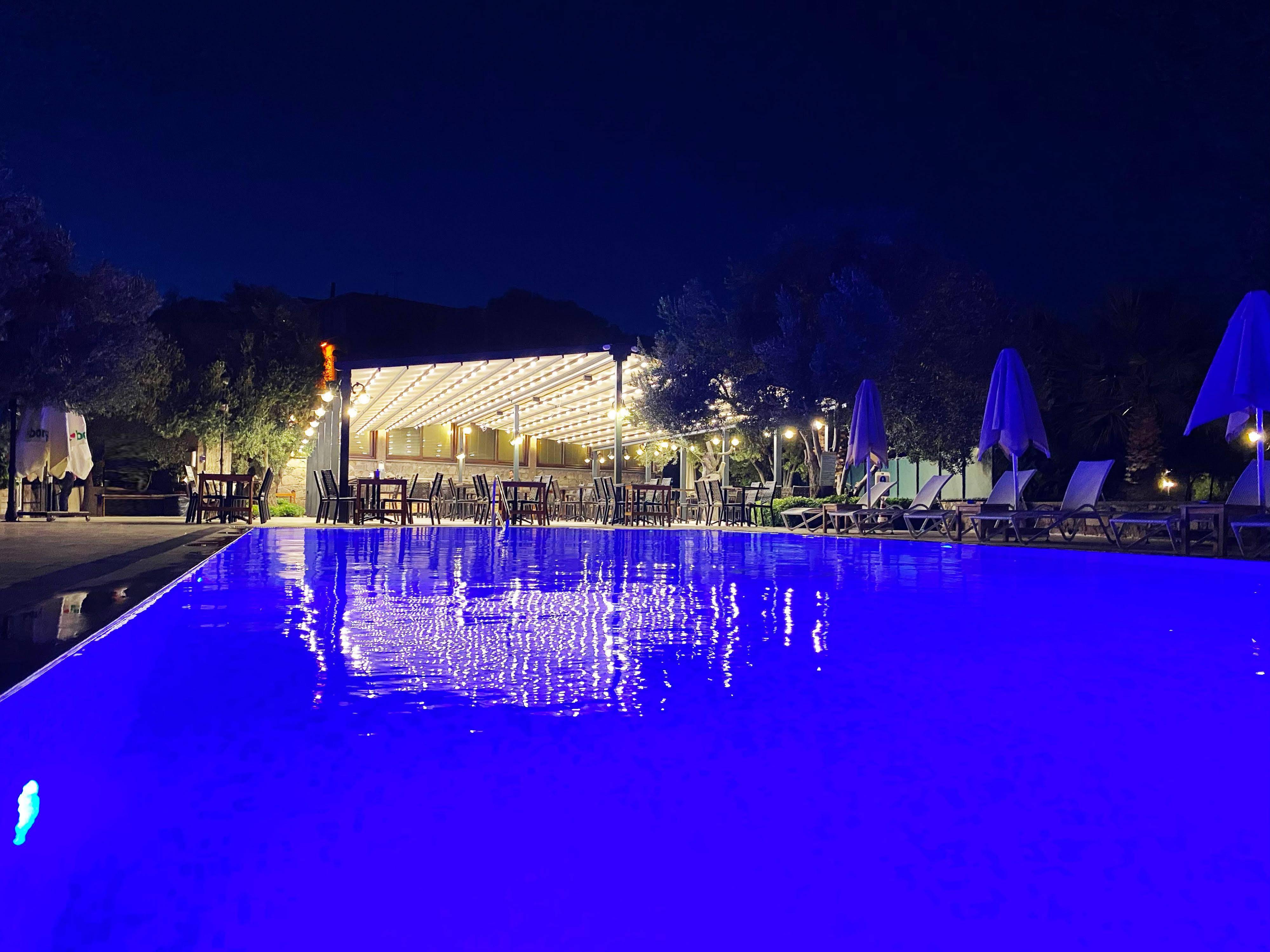 Assos Park Hotel Bagian luar foto