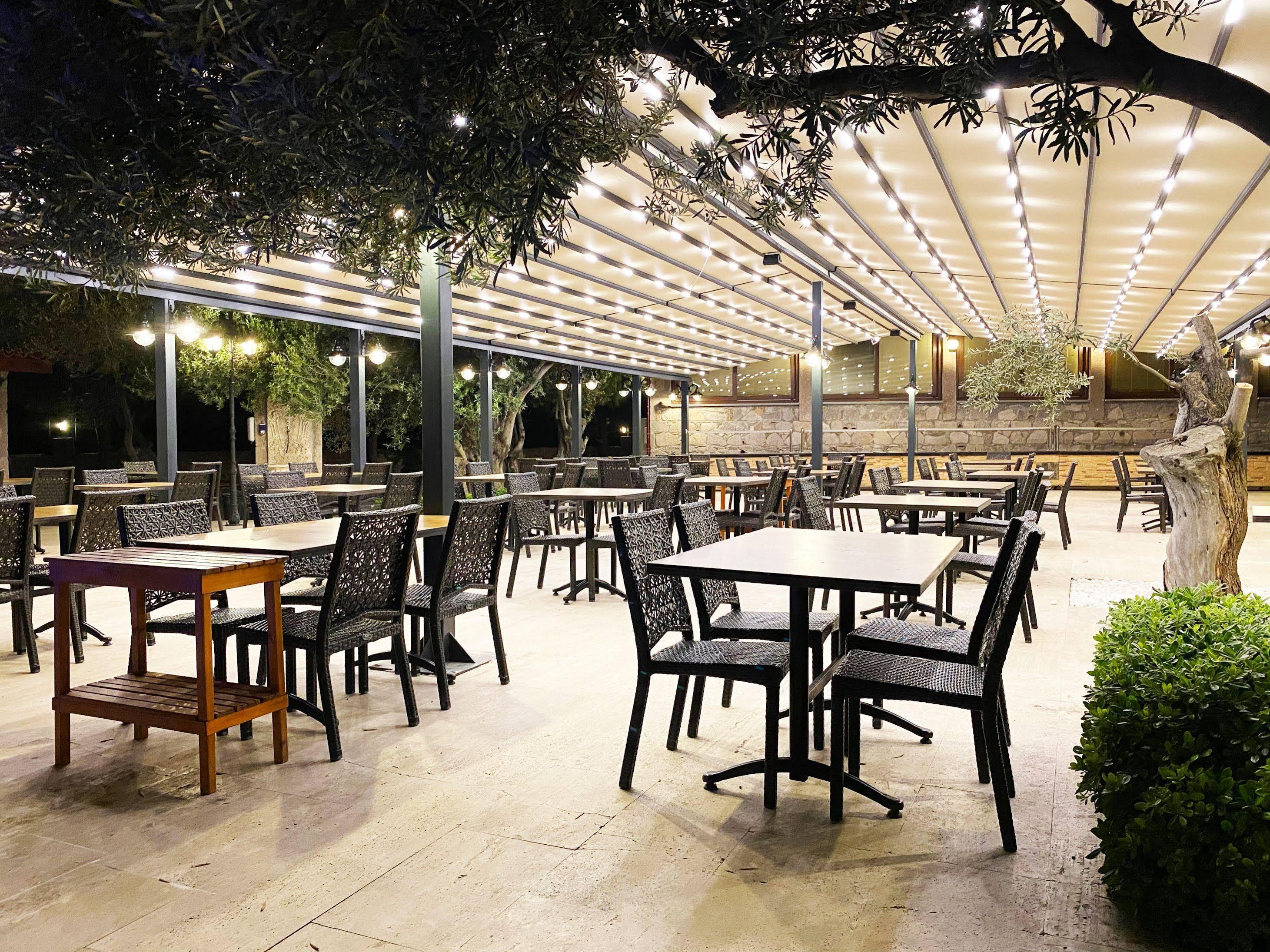 Assos Park Hotel Bagian luar foto
