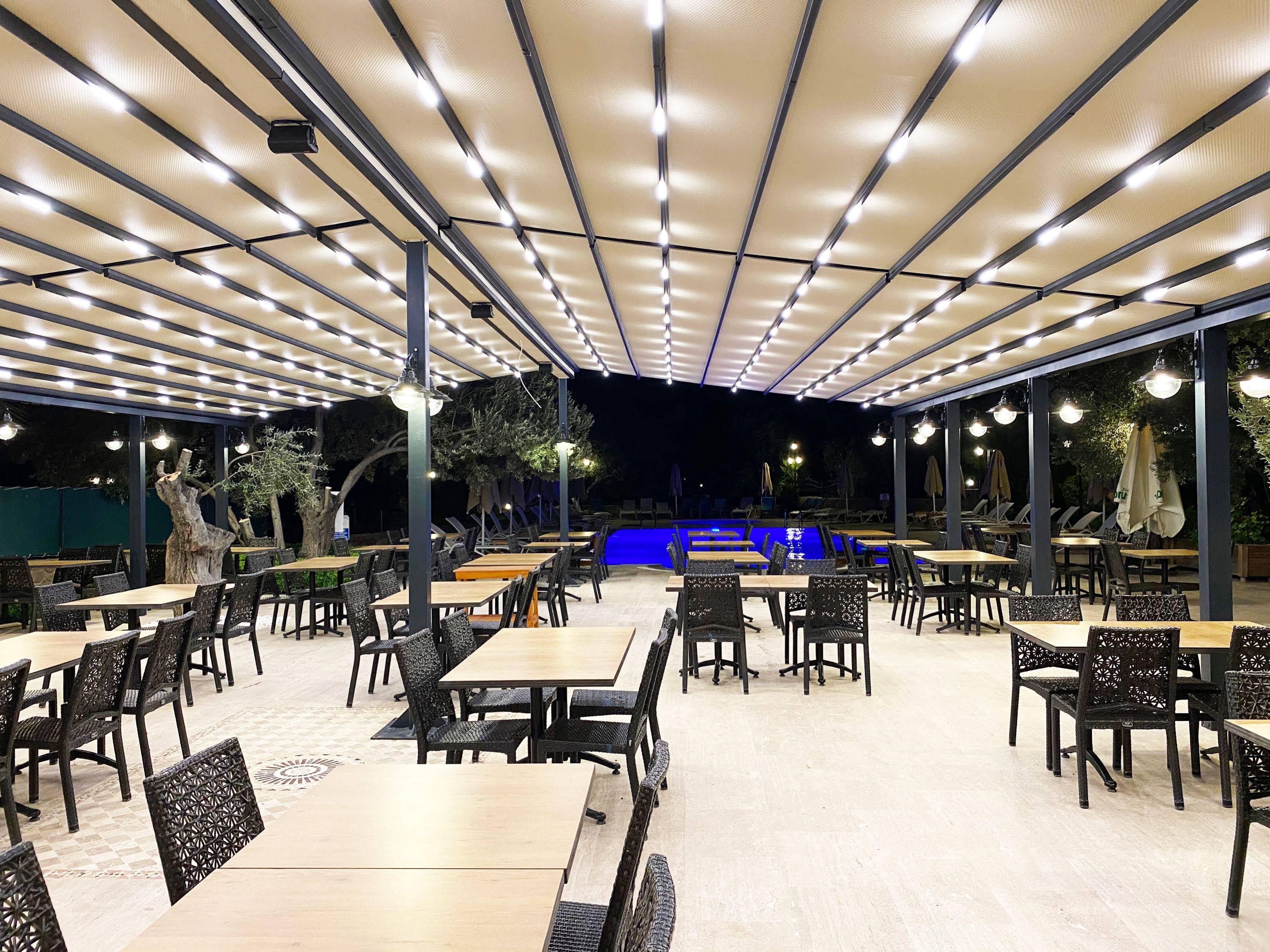 Assos Park Hotel Bagian luar foto