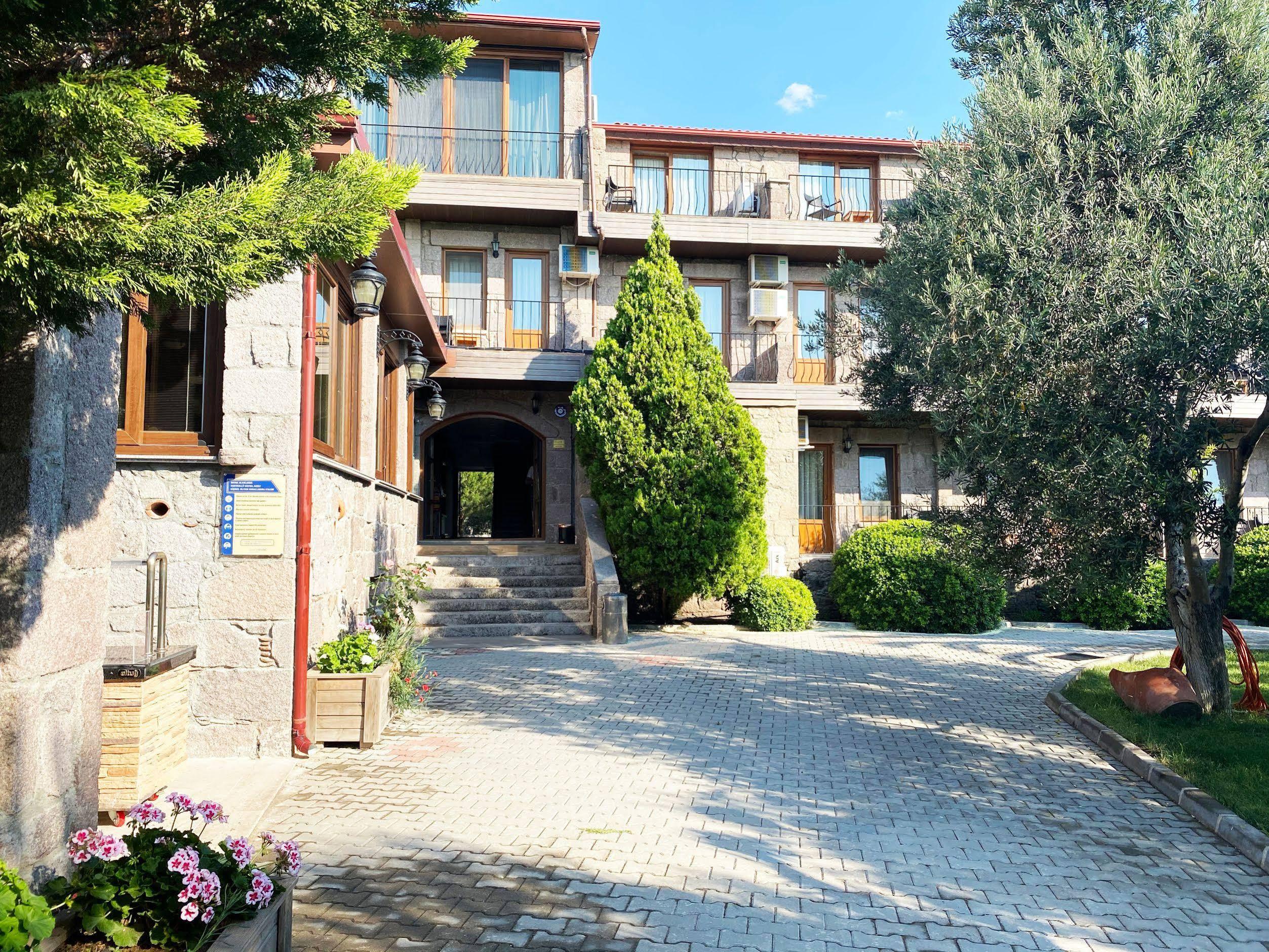 Assos Park Hotel Bagian luar foto