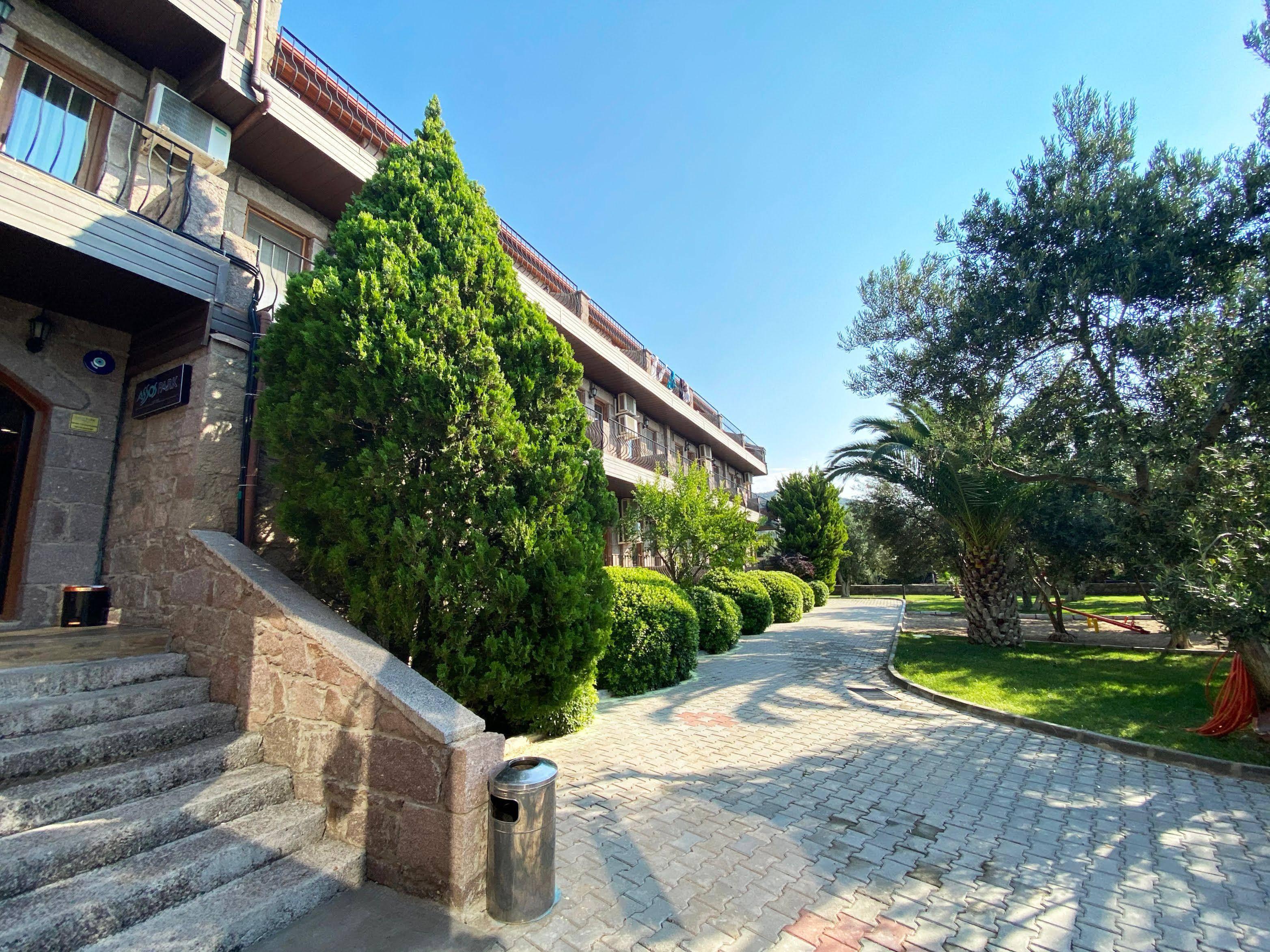 Assos Park Hotel Bagian luar foto
