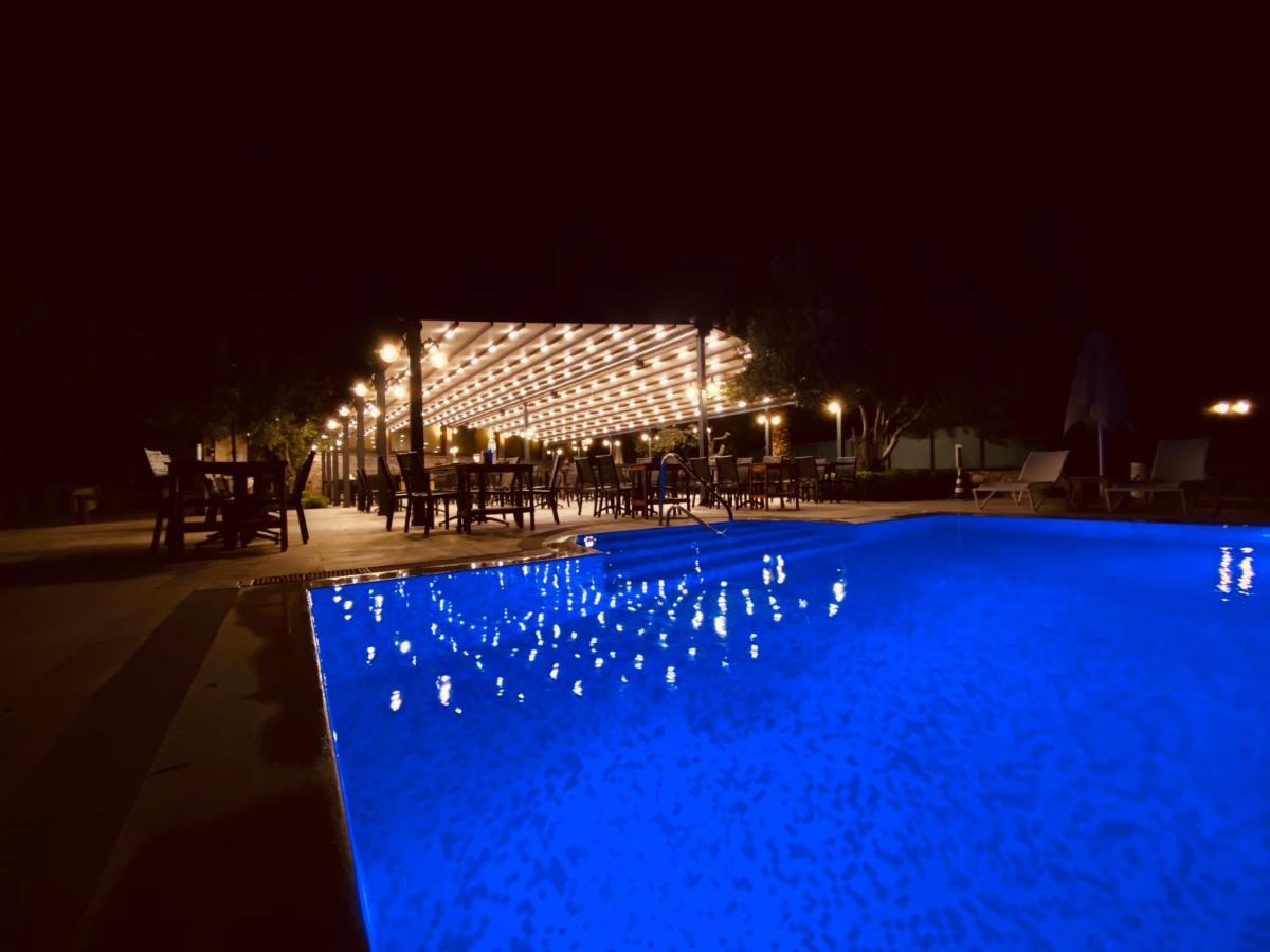 Assos Park Hotel Bagian luar foto