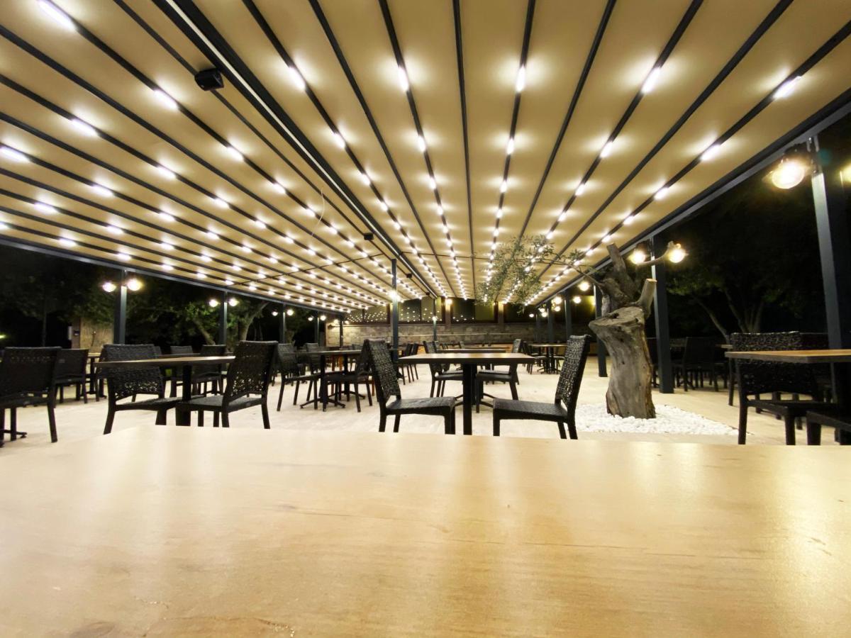 Assos Park Hotel Bagian luar foto