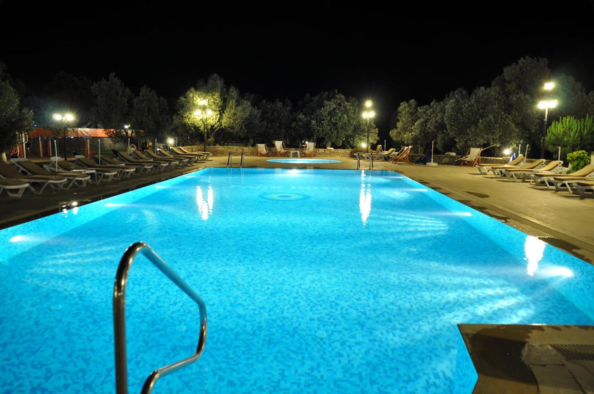 Assos Park Hotel Bagian luar foto