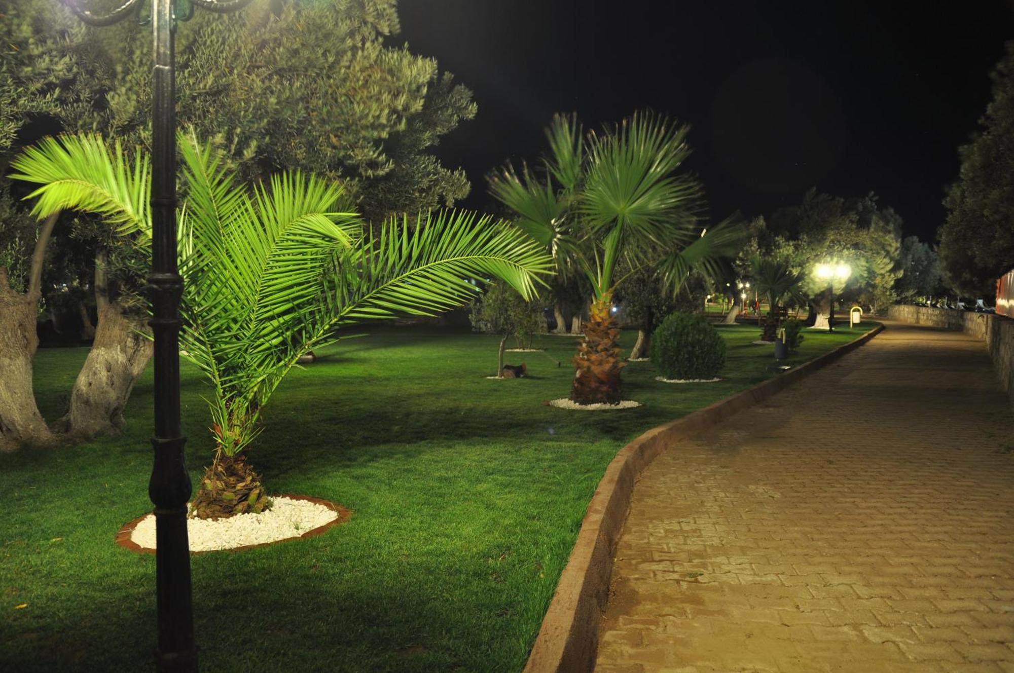 Assos Park Hotel Bagian luar foto