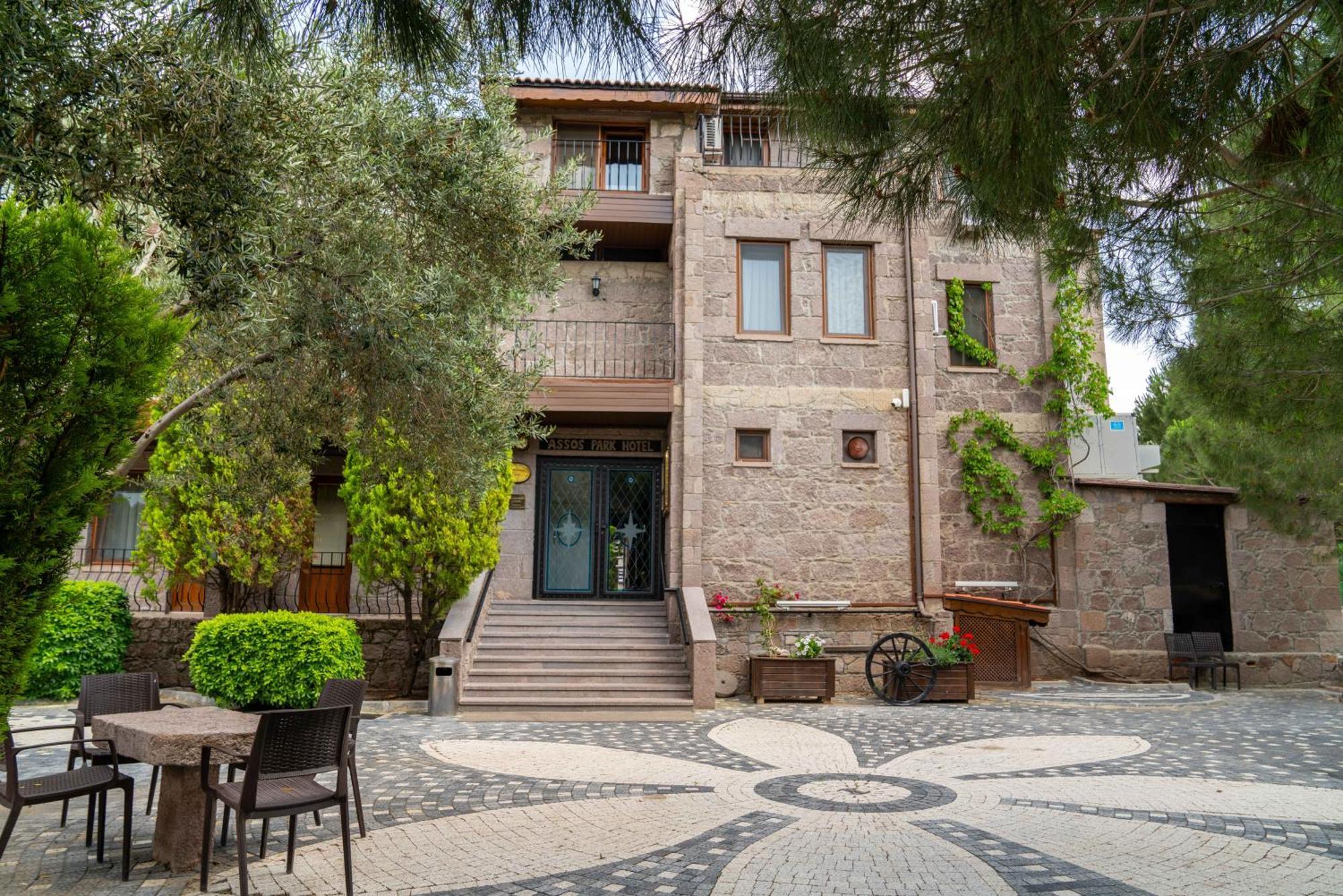 Assos Park Hotel Bagian luar foto
