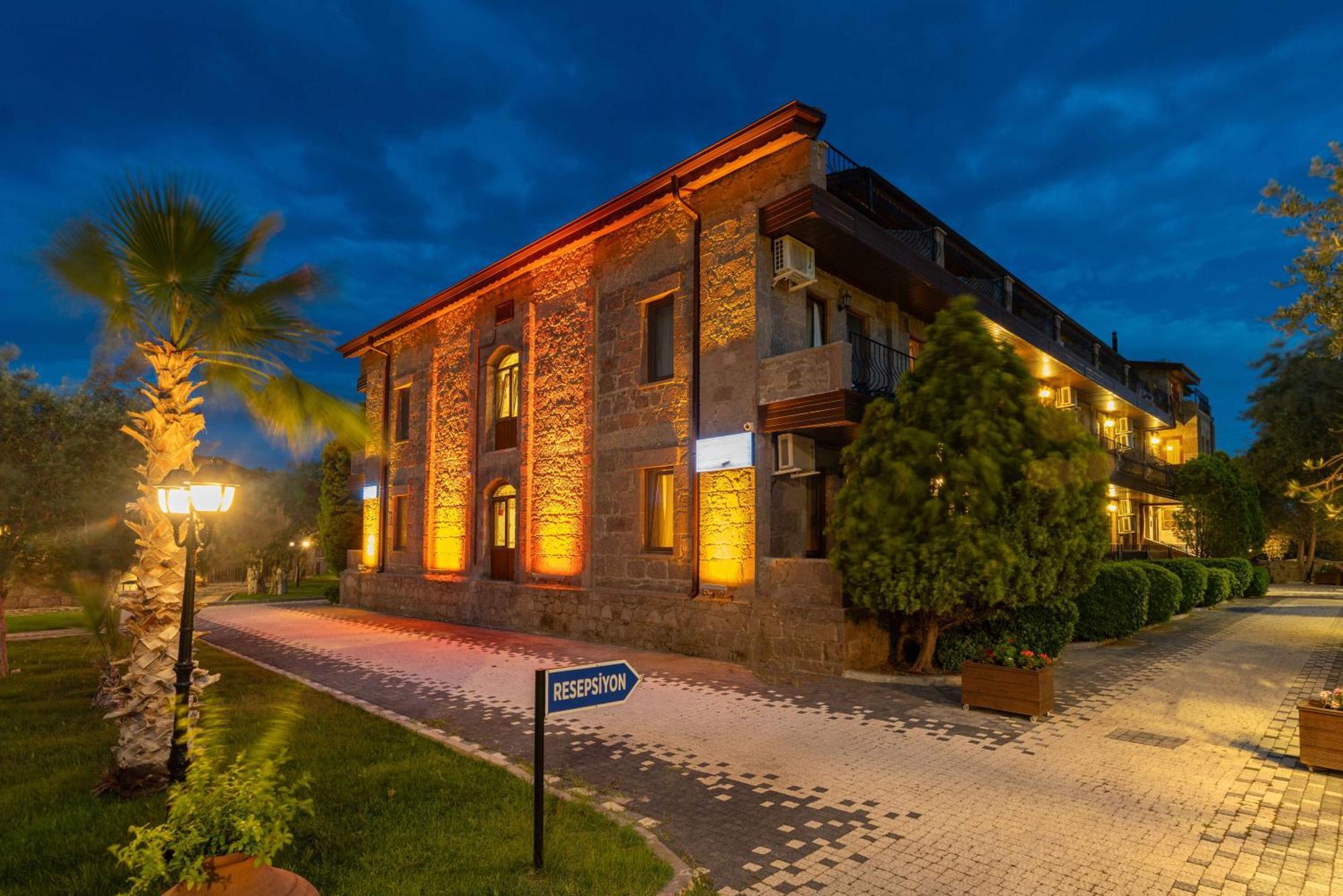 Assos Park Hotel Bagian luar foto