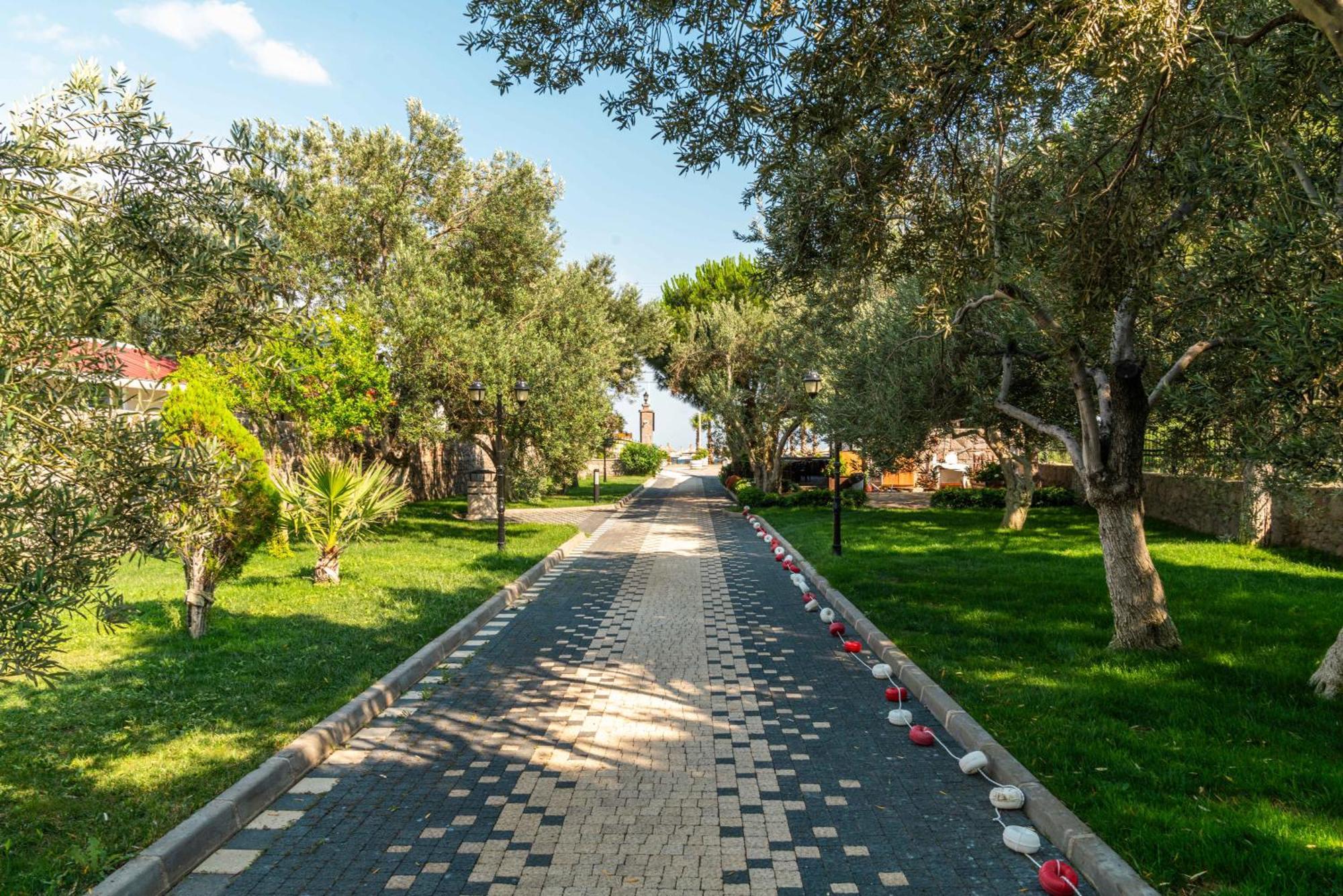 Assos Park Hotel Bagian luar foto