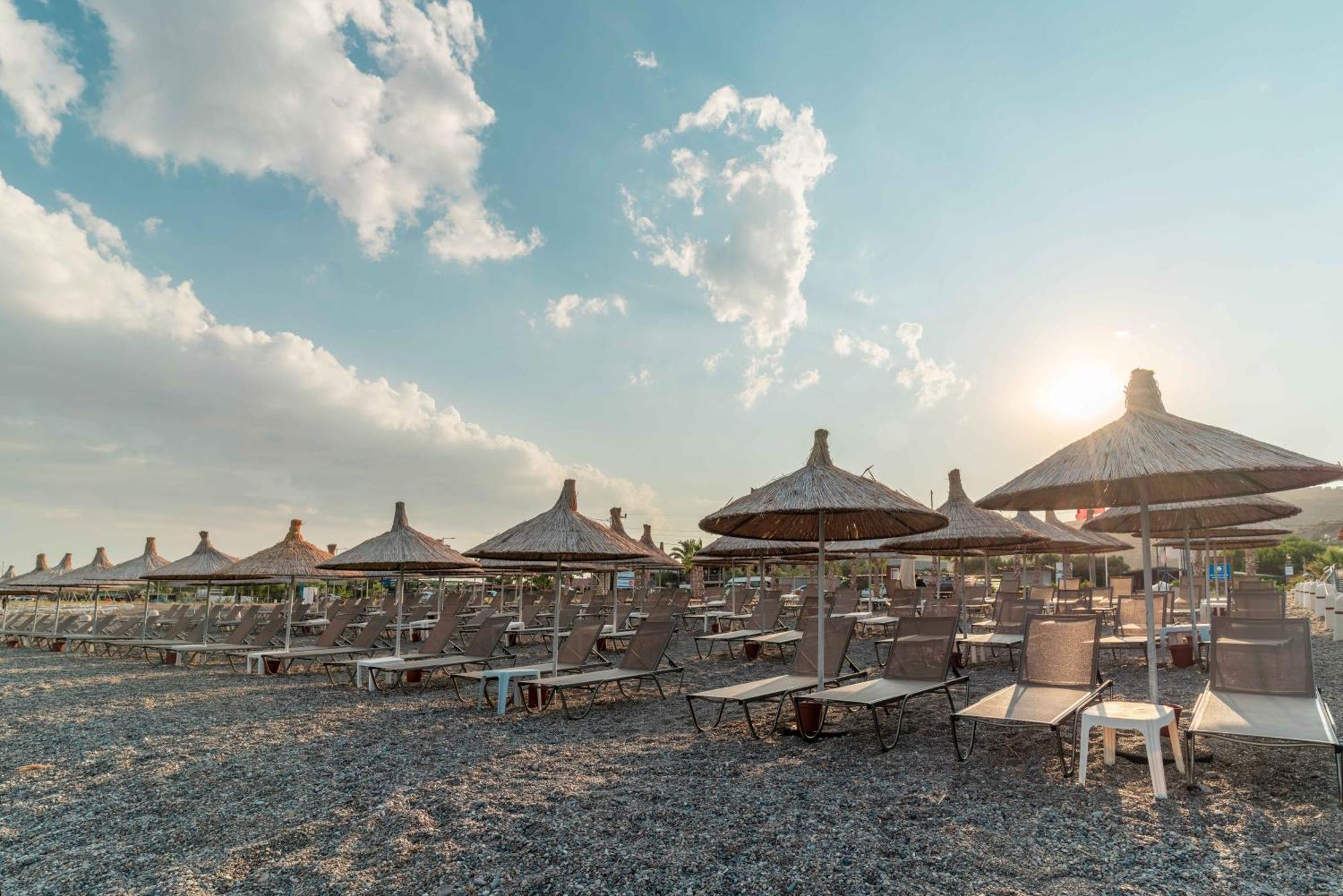 Assos Park Hotel Bagian luar foto