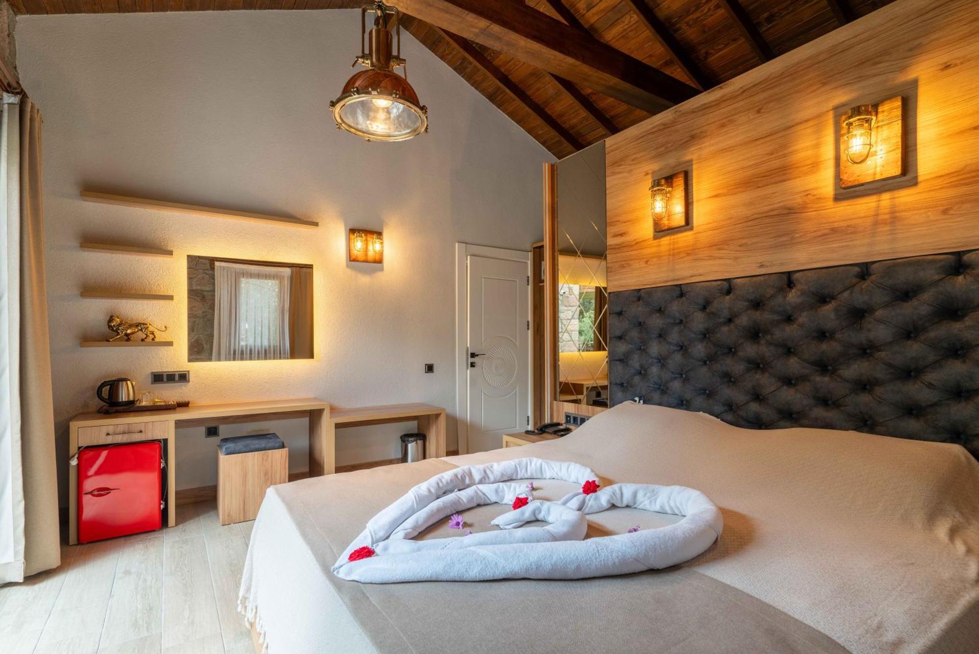 Assos Park Hotel Bagian luar foto