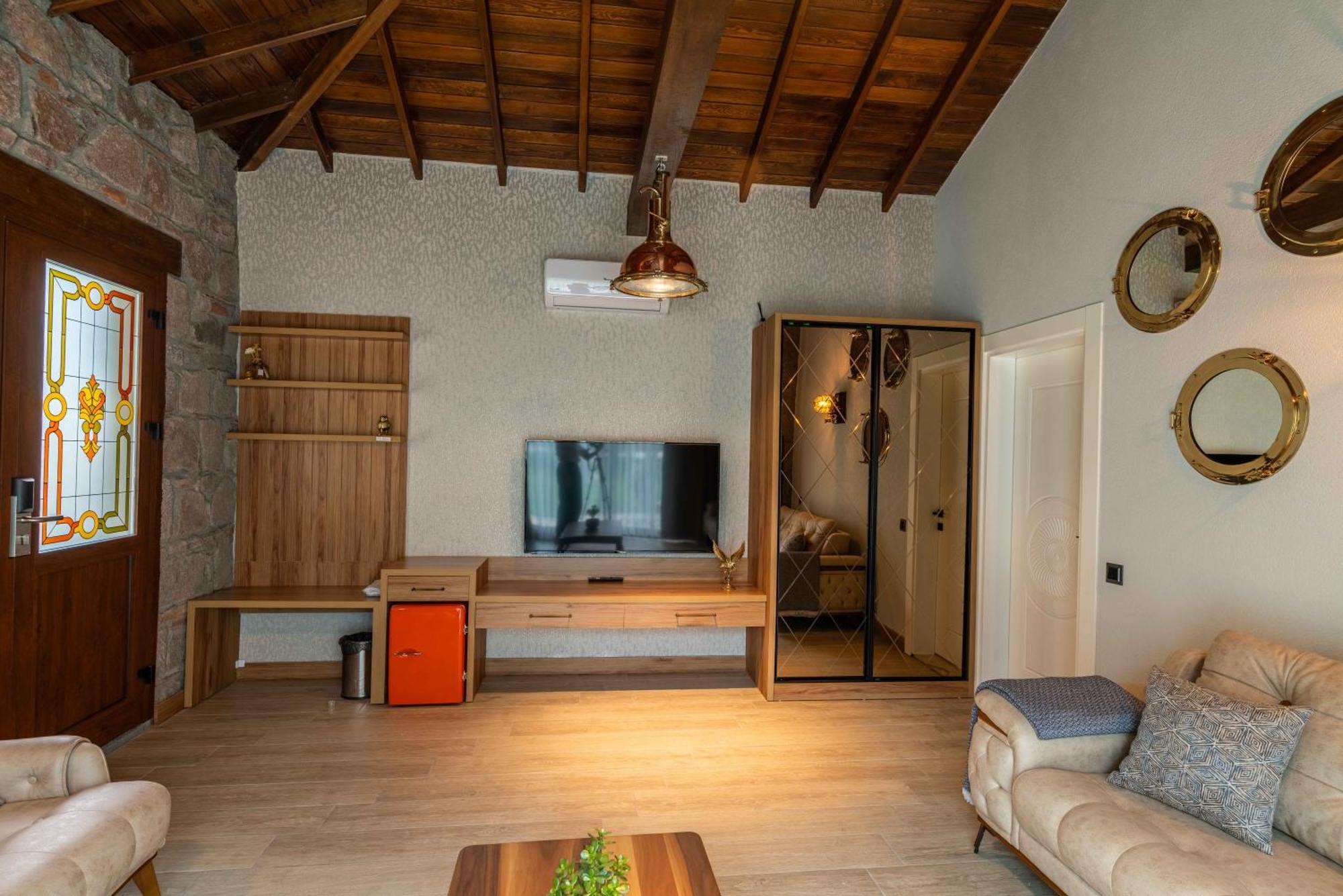 Assos Park Hotel Bagian luar foto