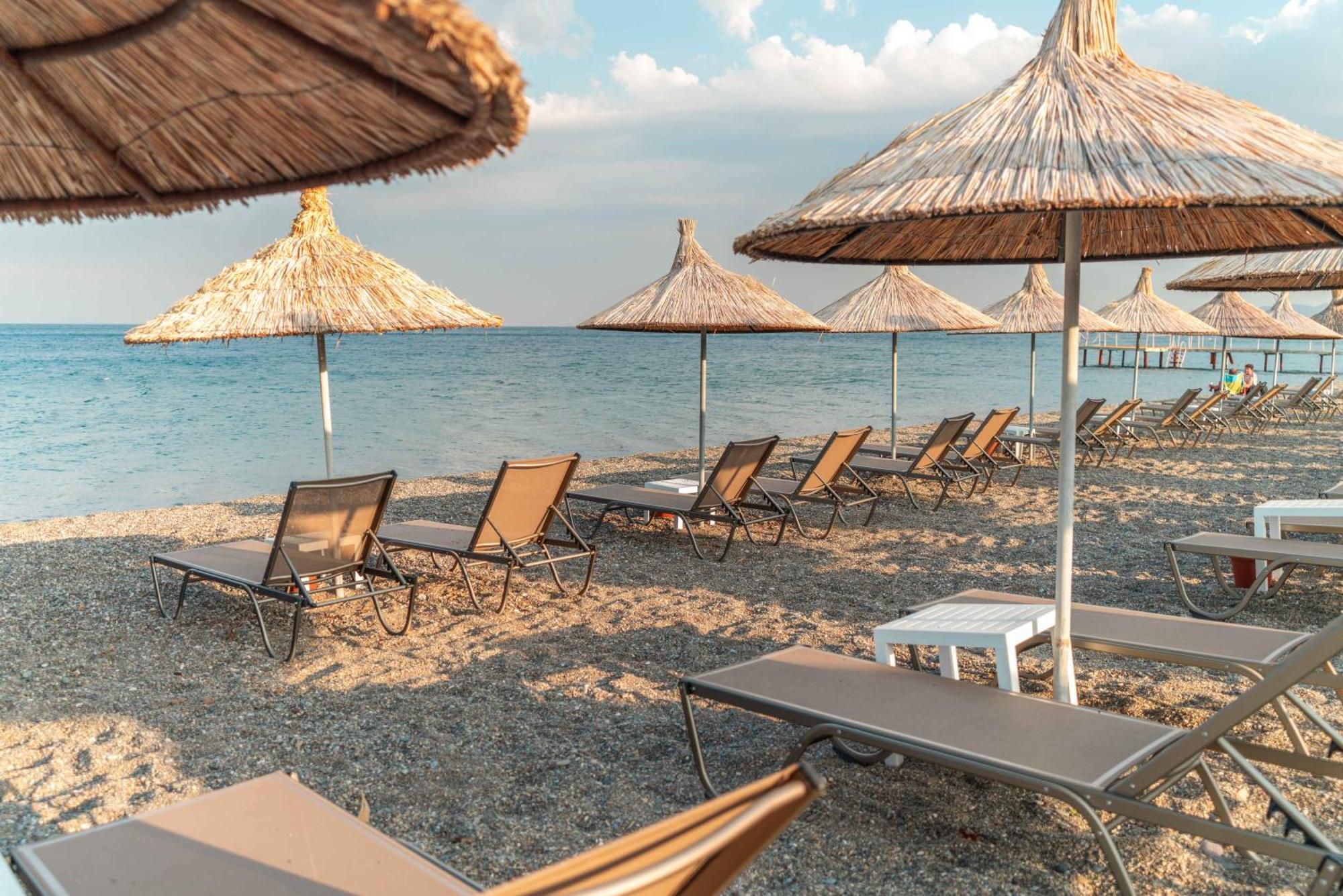 Assos Park Hotel Bagian luar foto