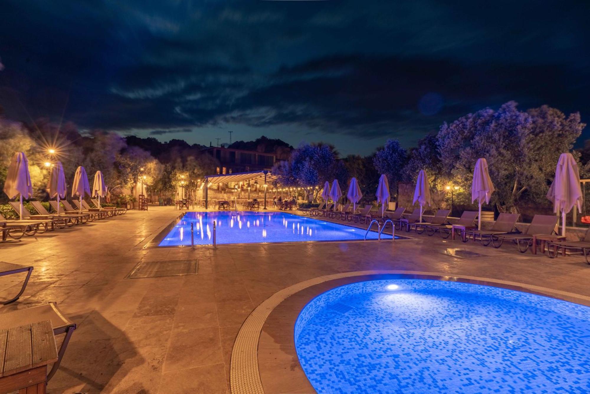 Assos Park Hotel Bagian luar foto
