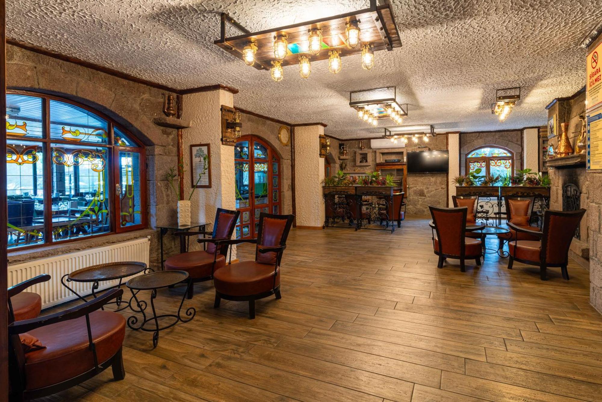 Assos Park Hotel Bagian luar foto
