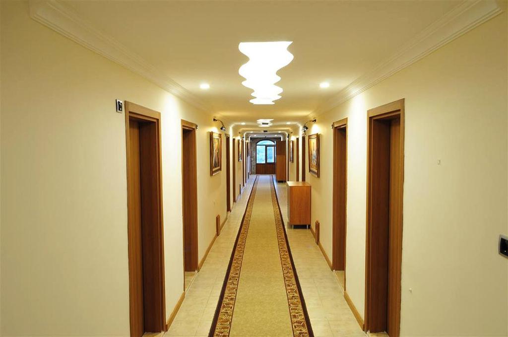Assos Park Hotel Bagian luar foto